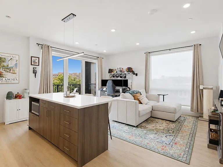 947 W Sunnyside Ave #407 — Photo 4