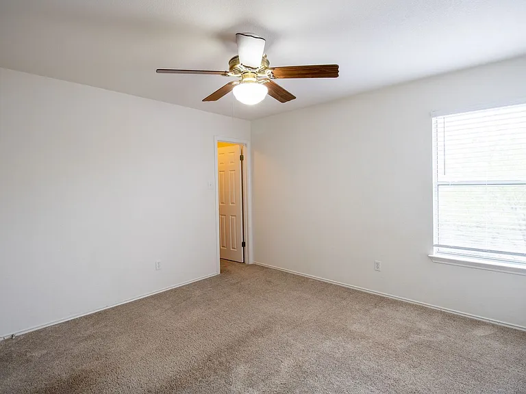 17501 Wiseman Dr — Photo 12