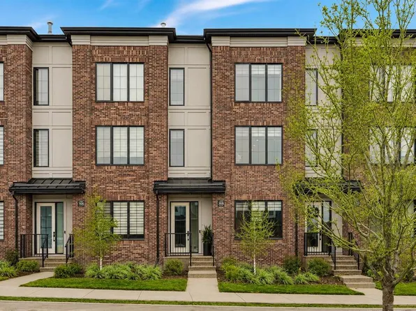138 S Discovery Dr SW, Calgary, AB T3H 6E9