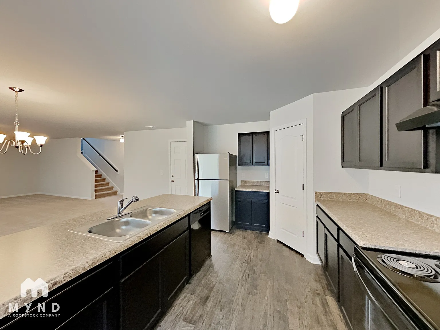 5 bed, 3.0 bath, 2435 sqft, $2,095 — Photo 4