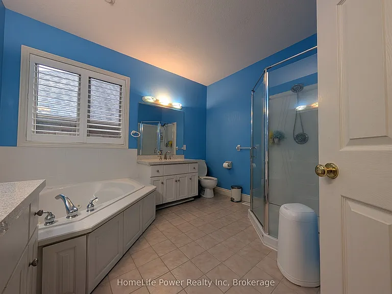 228 The Lions Gate — Photo 20