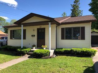 1202 Smith St, Essexville, MI