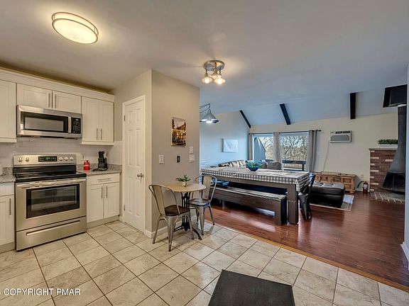 3rd image of 19 Middle Village Way