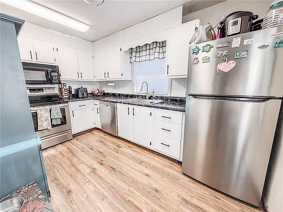 4th image of 132 Marion Ave