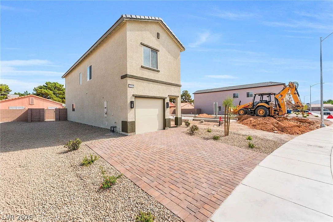 3 bed, 2.5 bath, 1311 sqft, $1,850 — Photo 3