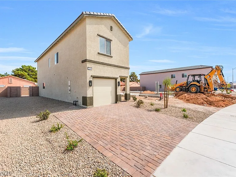2204 Abraham Ave — Photo 3