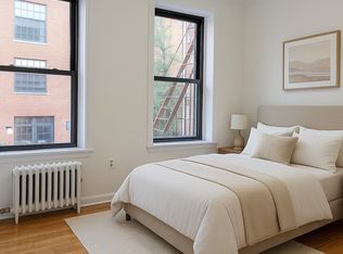 220 W 21st St #2F, New York, NY 10011