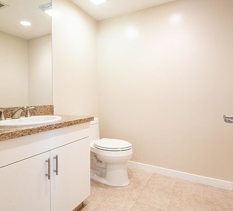 2nd image of 5143 White Oak Ave Unit 105