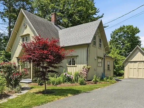38 Round Hill Rd, Northampton, MA 01060