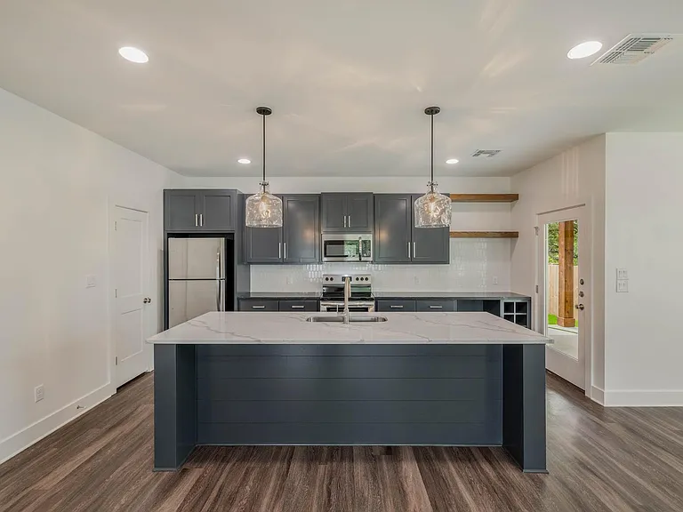 508 Gilchrist Ave — Photo 9