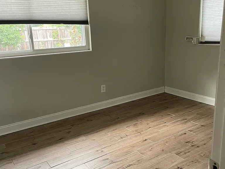1032 NE 19th Pl — Photo 10