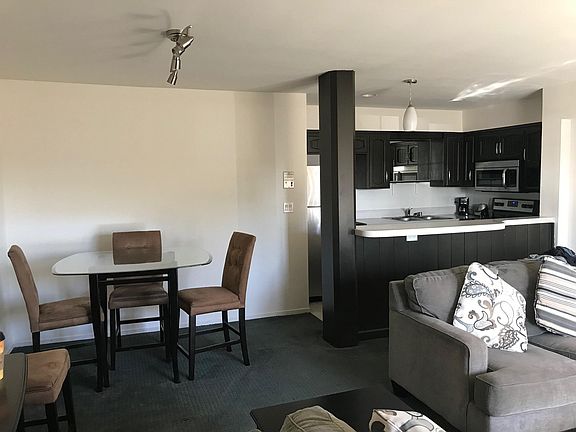 1BR Unit Dining & Kitchen