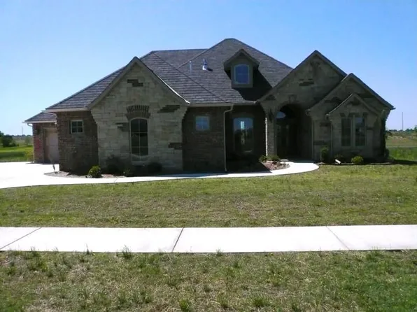 3707 NE Eastlake Dr, Lawton, OK 73507