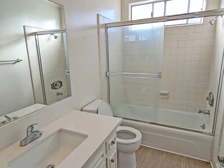 1631 Barry Ave #12 — Photo 11