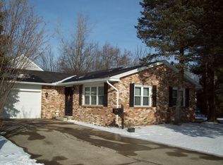 6541 Oak Brook Dr, Whitehouse, OH 43571