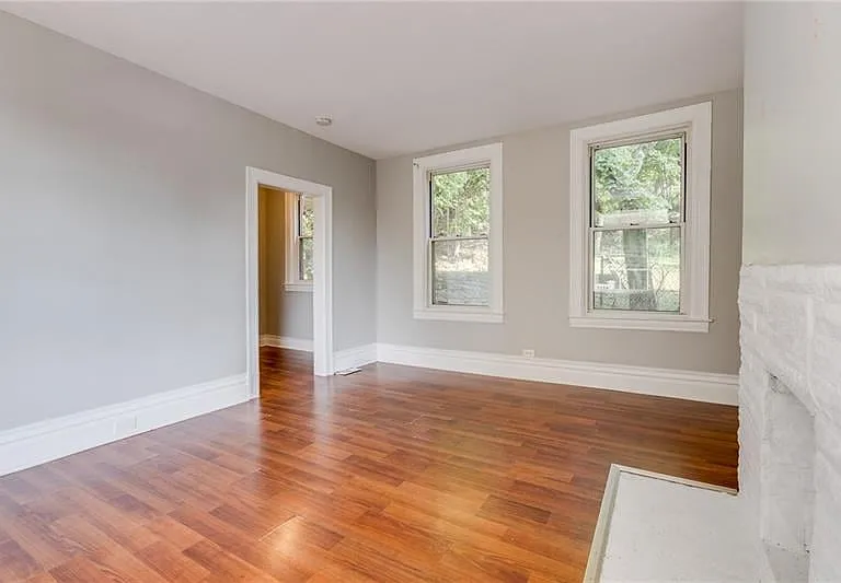211 W Burgess St — Photo 9