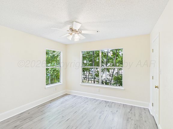 5th image of 202 Hickory St