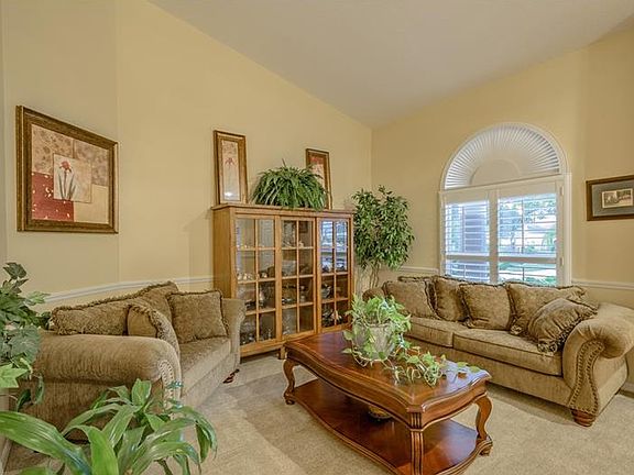 3rd image of 2718 Crestfield Dr