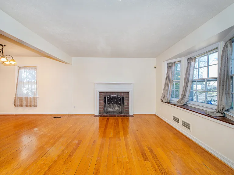 93 Elycroft Pkwy — Photo 5