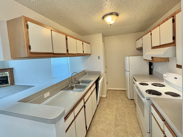 3210 Forest Green Dr — Photo 16