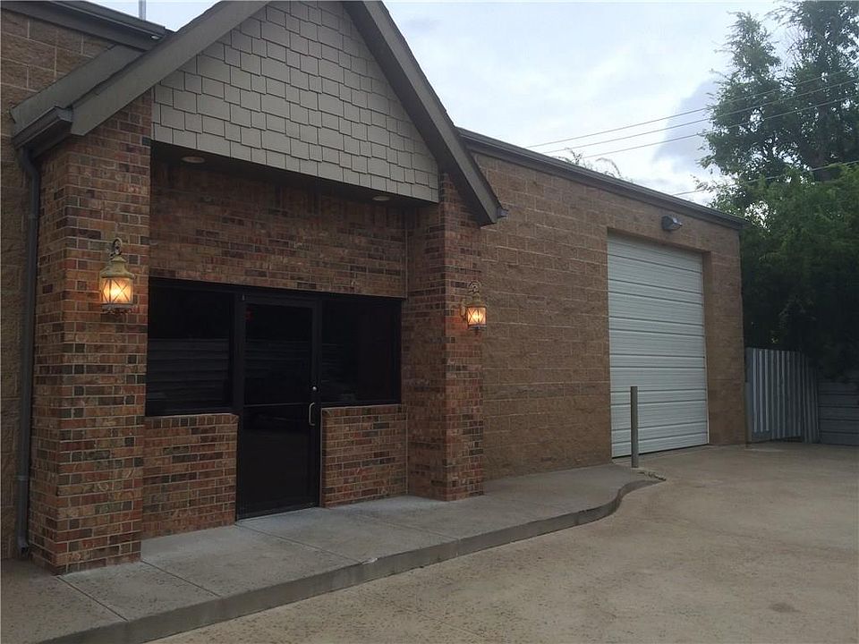 1st image of 5204 N Rockwell Ave #B