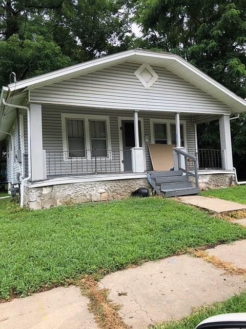 1st image of 210 W Pacific Ave