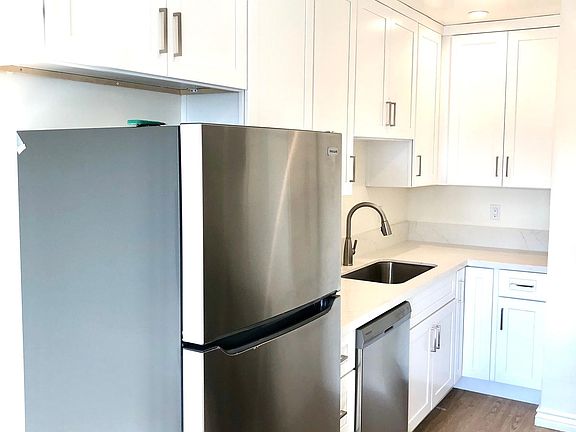 4th image of 1108 Waterloo St APT 4