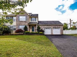 16 Dogwood Ct, Cliffwood, NJ 07721