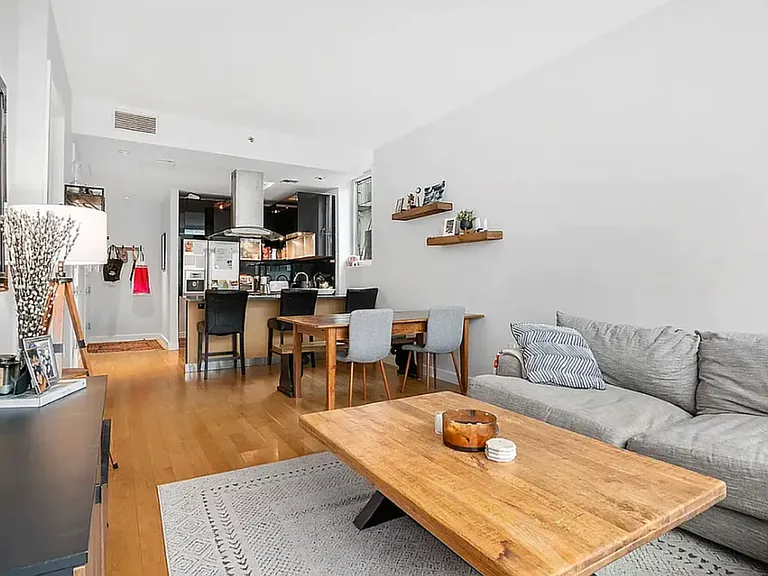 165 N 10th St #2B — Photo 2