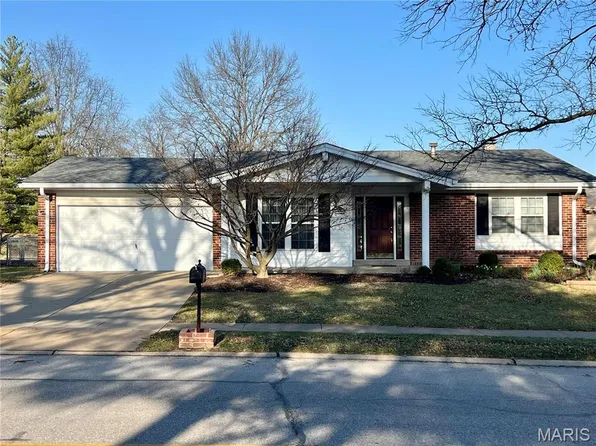 565 Twigwood Dr, Ballwin, MO 63021