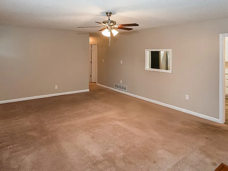 107 Cedar Creek Ct — Photo 6