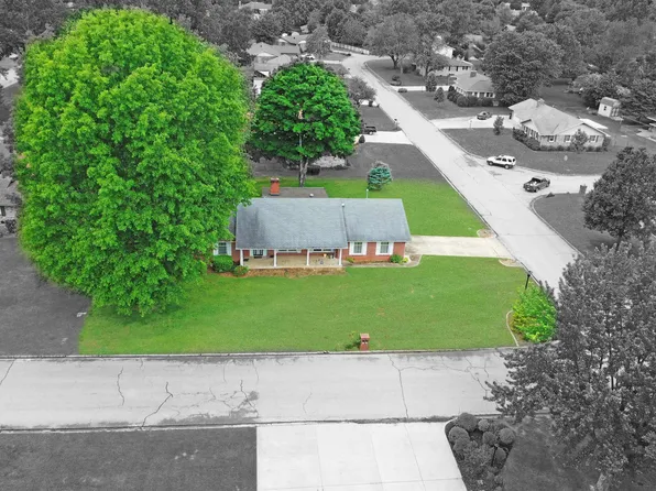 1700 Honeysuckle St, Mountain Home, AR 72653