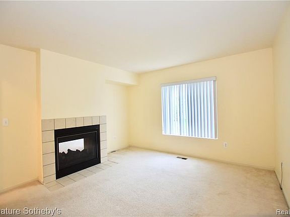 3rd image of 802 Sandalwood Dr