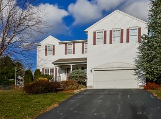17 Ashbrook Dr, Cranston, RI 02921