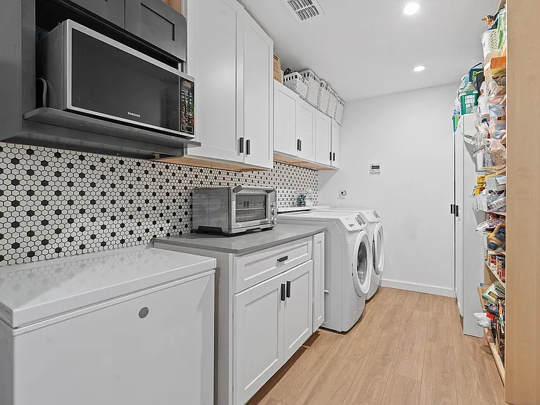 4916 Transit Cir — Photo 10