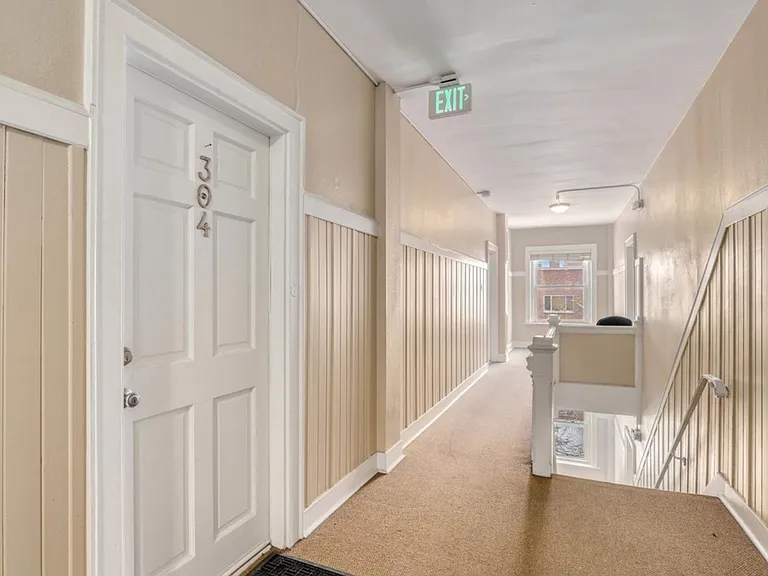 1356 N Pearl St #304 — Photo 32