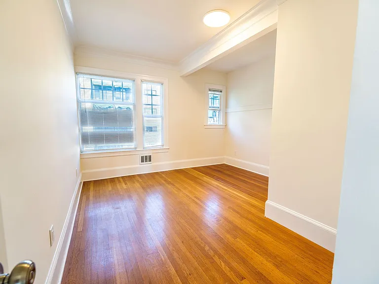 The Roy Vue Apartments — Photo 18