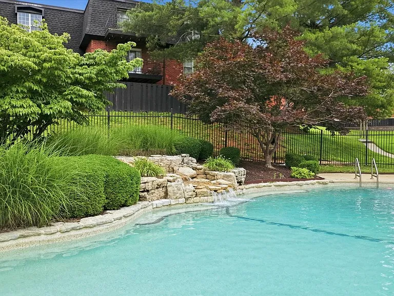 Beau Jardin Apartments — Photo 21