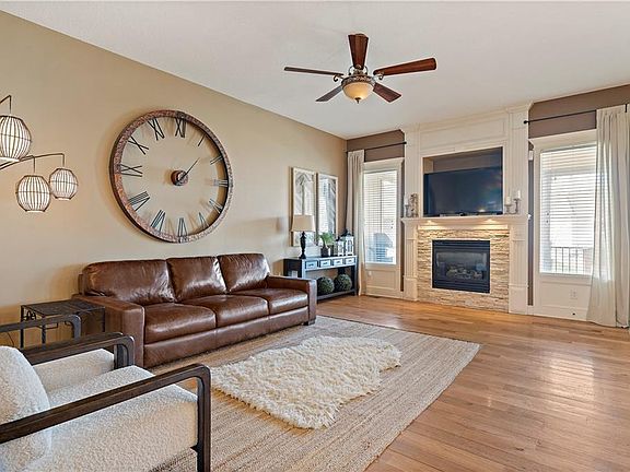 4th image of 2127 NE Sparta Dr