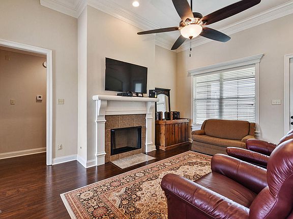 5th image of 600 Birchview Dr