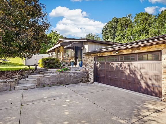 2nd image of 19 Ellen Dr