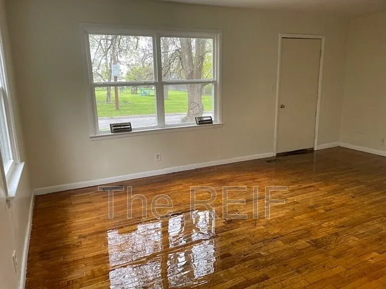 1080 E Cornell Ave — Photo 2