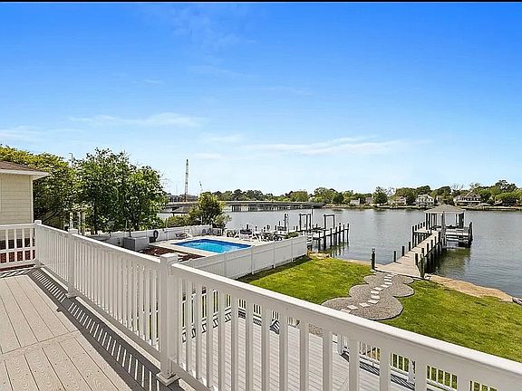 5th image of 542 River St #2