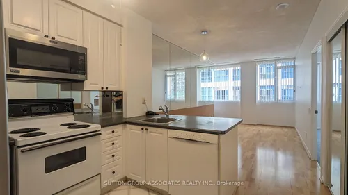 555 Yonge St #406 Photo 1