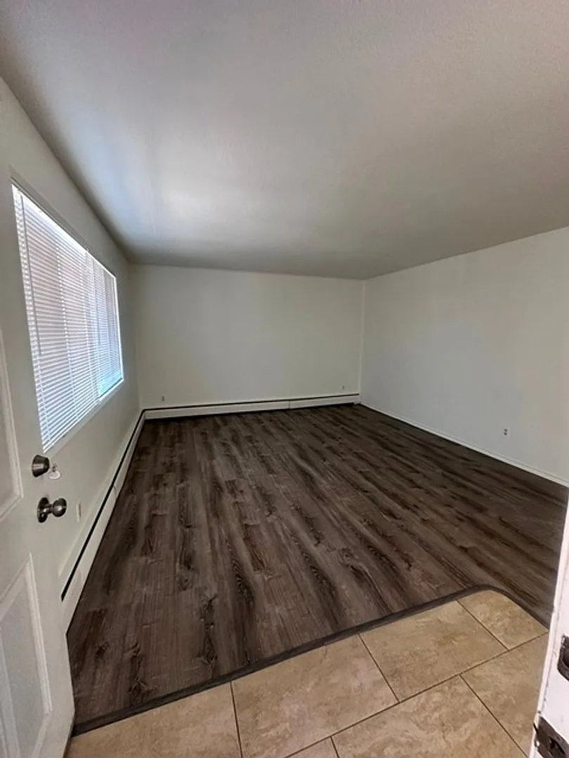 Union Manor Apartments — Photo 2