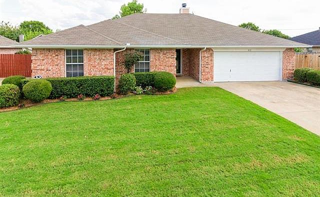 1st image of 512 Bluebonnet Dr