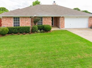 512 Bluebonnet Dr, Burleson, TX 76028