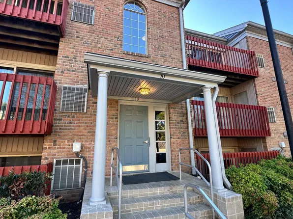 10 Cloverwood Ct APT 204, Baltimore, MD 21221
