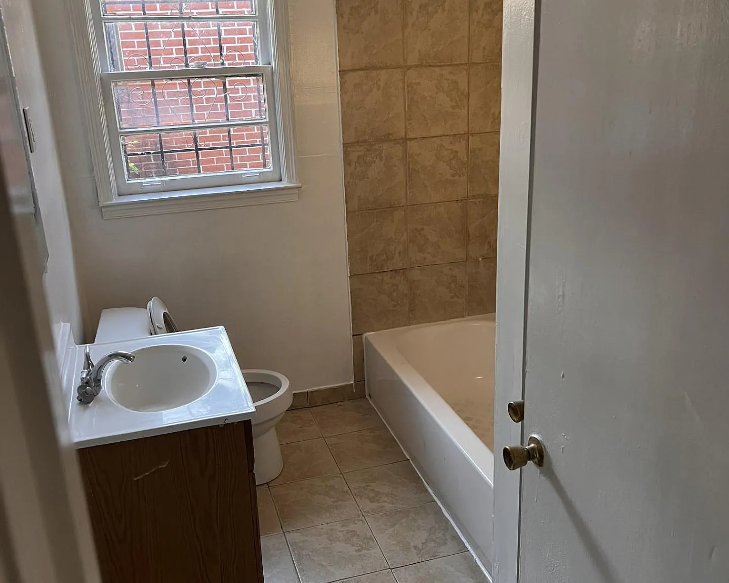 5 bed, 1700 sqft, $1,500 — Photo 4