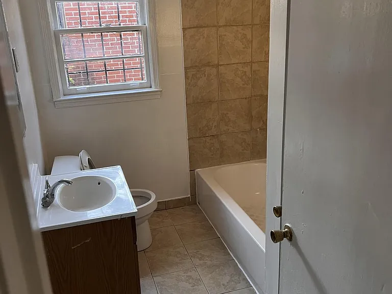 1743 Greenview Cir — Photo 3